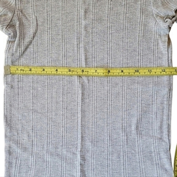 Girl's GAP Kids Grey Knit Shirt With Lettuce Trim Size Large - Picture 5 of 6